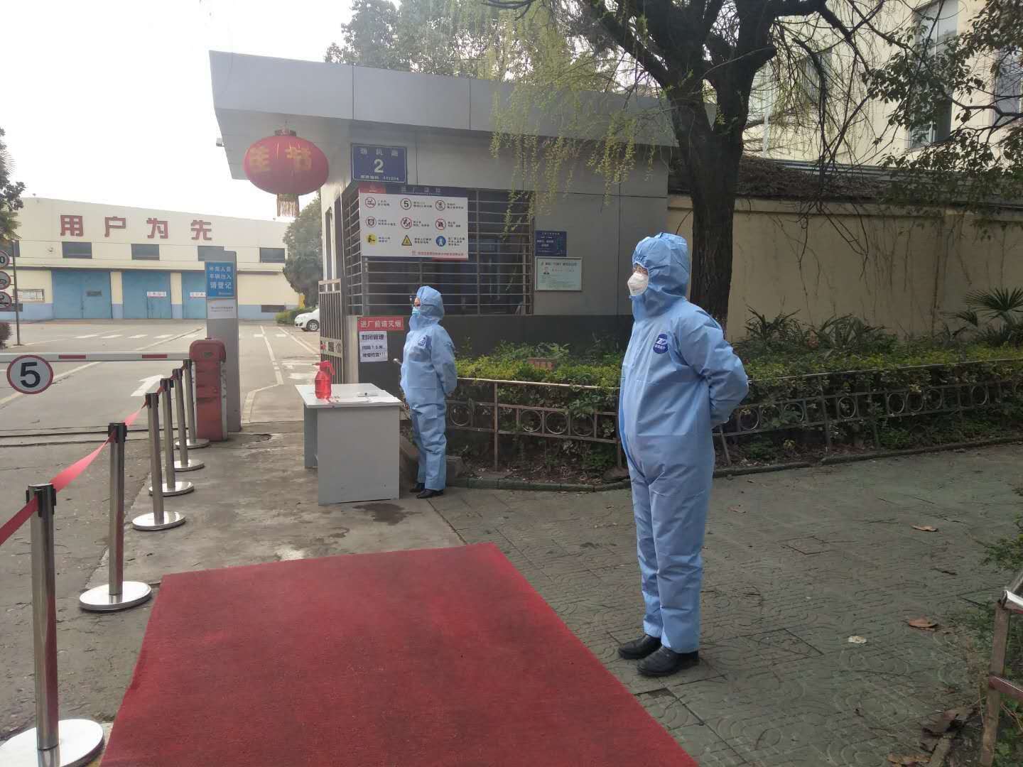 2020年疫情期間，湖北獵鷹保安公司疫情防控現(xiàn)場